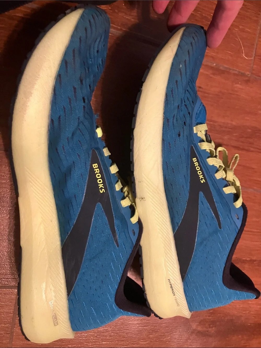 Brooks Men’s Hyperion Tempo Running Shoes with Yellow Laces Size 11.5 medium